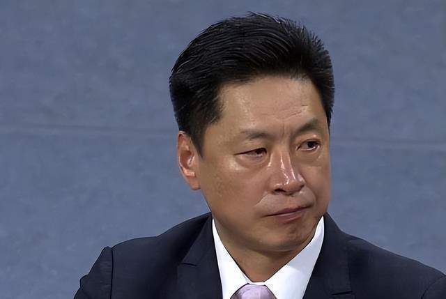 相较于舞台剧，不仅距离拉长了，空间都变成了海陆空多方向拍摄，黄才伦直言自己;累瘦了，而导演吴昱翰却笑着夸赞了他的运动能力：;拍完这部电影，铁人三项他都体验过了，而且成绩非常好